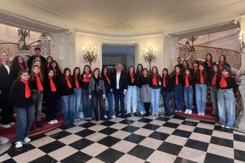 Φωτογραφία χορωδίας Αριστοτελείου ΙΙ Wienersangerknabensaal