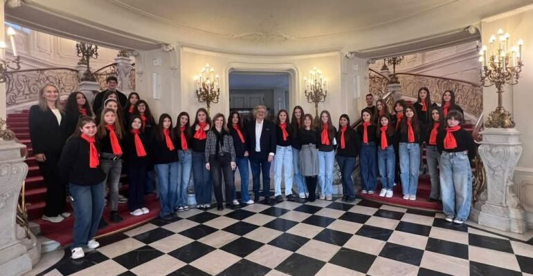 Φωτογραφία χορωδίας Αριστοτελείου ΙΙ Wienersangerknabensaal